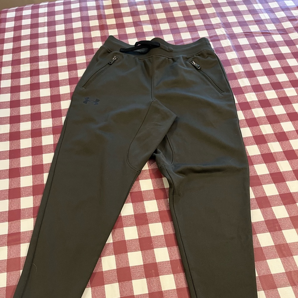 Boys under armour jogging paints